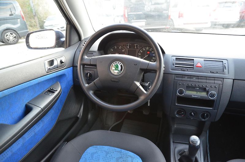 Škoda Fabia (2003) 1.4i 16V 55kW STK 11/2027 - fotka 12 z 18