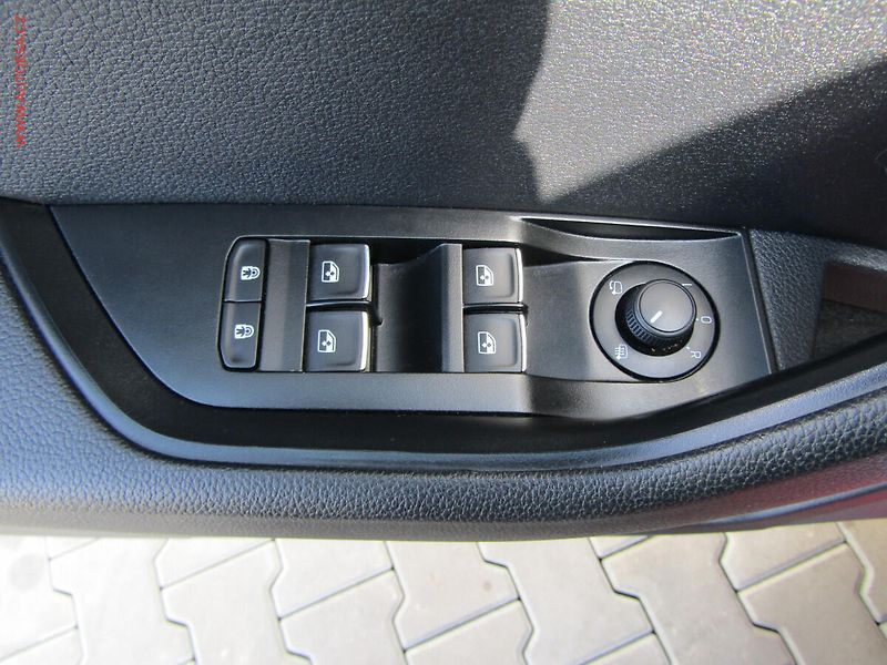Škoda Superb (2018) 2.0 TDi, ČR, L&K, DSG, kůže - fotka 11 z 17