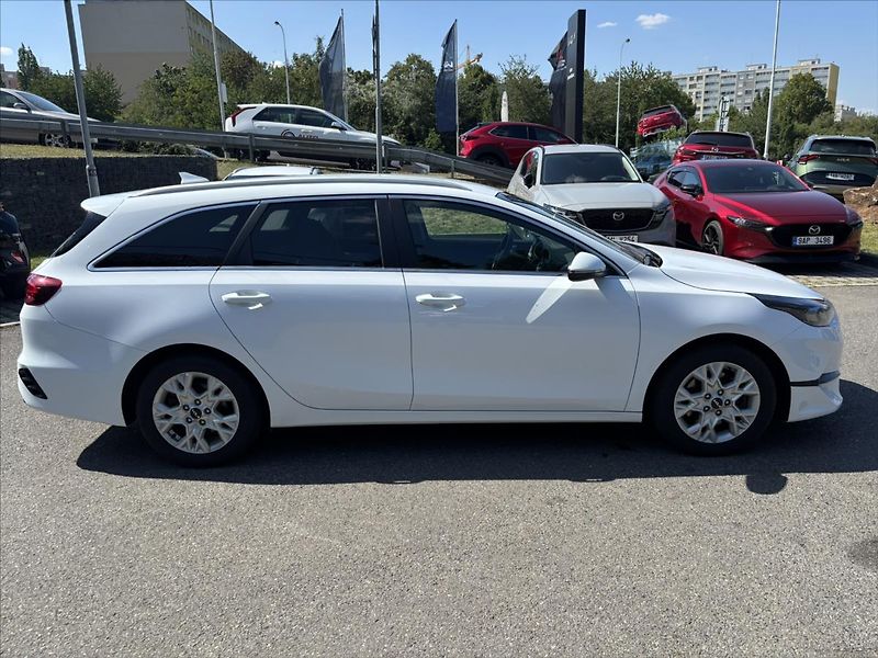 Kia Ceed 1,5 TGDi AT TOP ZÁRUKA ADAPTIV - fotka 6 z 40