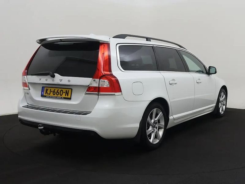 Volvo V70 2.0 D3 110kW AUT. Polar+ TZ - fotka 2 z 12