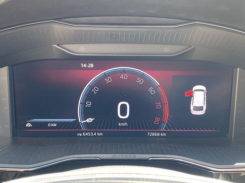 Škoda Superb (2023) Combi 1.5 TSI DSG L&K - fotka 6 z 37