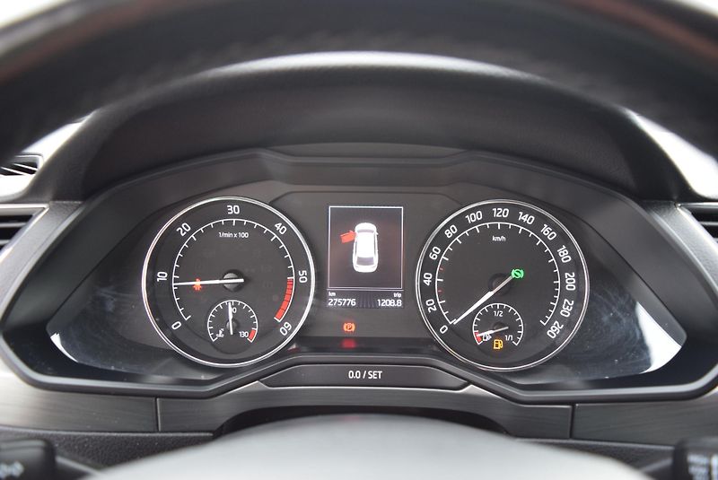 Škoda Superb (2016) 2.0TDI 140kw 4x4 DSG STYLE NAV - fotka 35 z 50