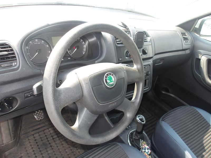 Škoda Fabia 1,2TSi 63kW ČR KLIMA ! - fotka 17 z 36