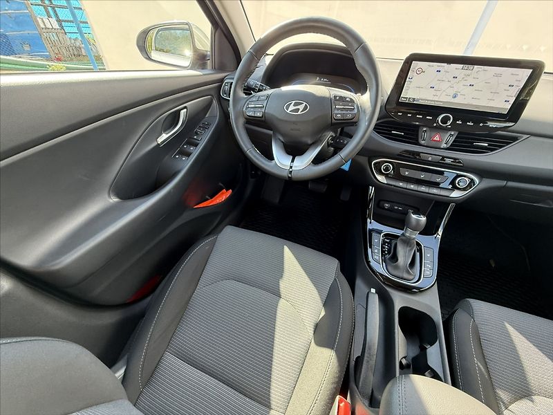 Hyundai i30 1,5 T-GDI 103kW DCT Family - fotka 8 z 23