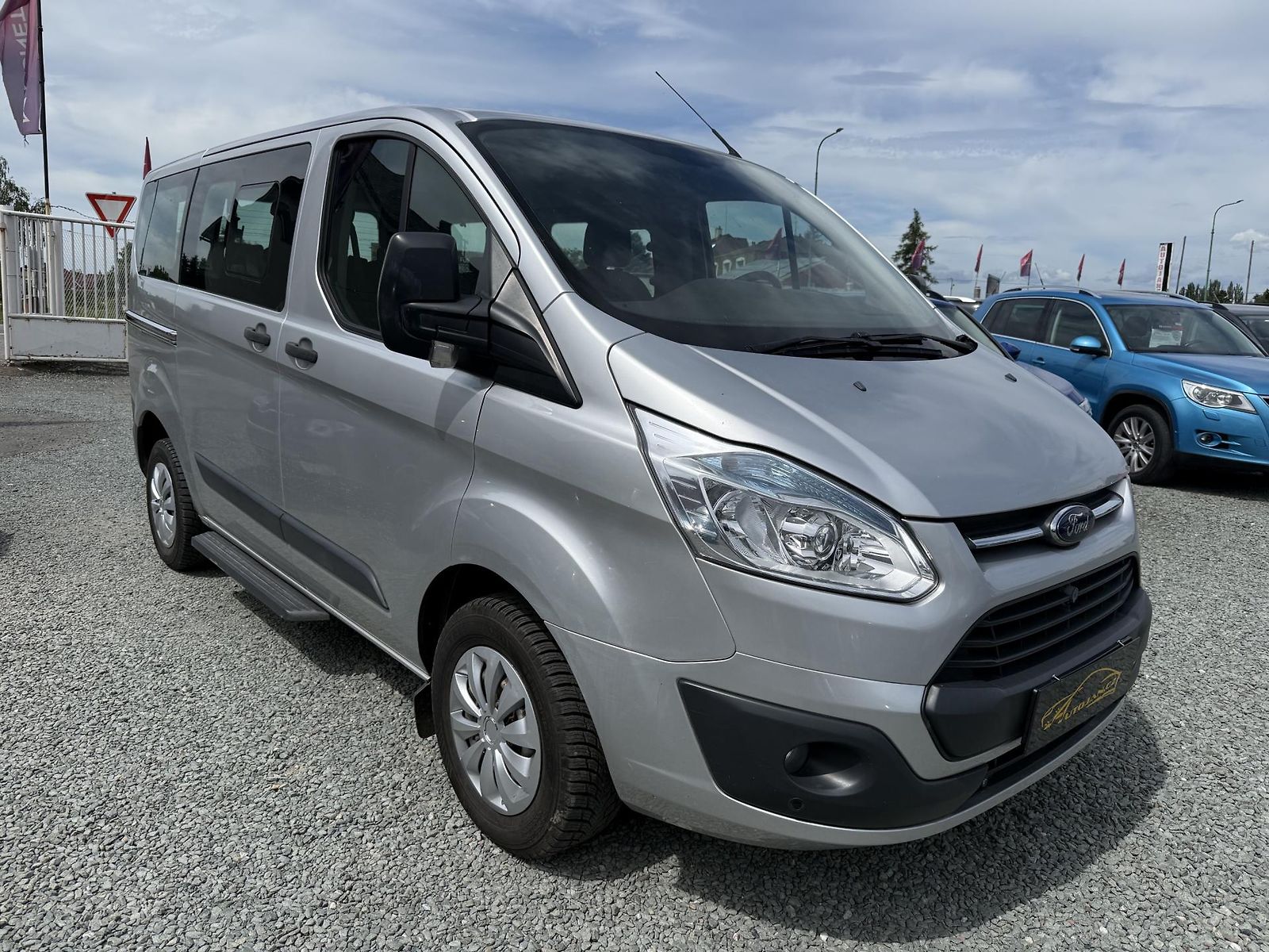 Ford Tourneo Custom 2.2 TDCI 8 MÍST