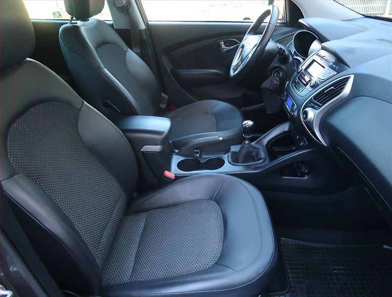 Hyundai ix35 (2012) 2.0 CRDi, 4X4, Serv.kniha - fotka 9 z 19