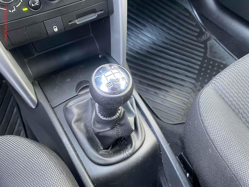 Peugeot 207 (2011) 1.4i, 1.maj,ČR, servis.kniha - fotka 14 z 14