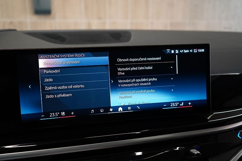 BMW X5 30d xDrive, Ventilace, Tažné - fotka 36 z 49