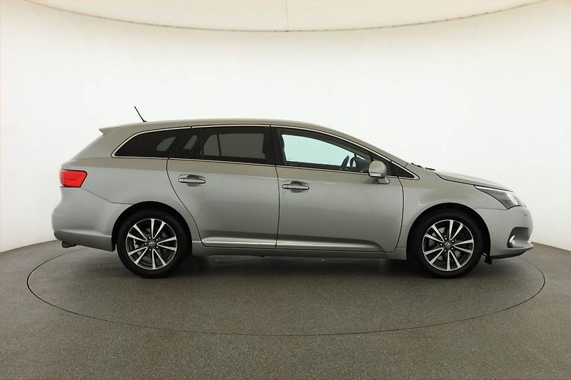 Toyota Avensis (2013) 2.2 D-4D, Automat, Navi - fotka 6 z 17