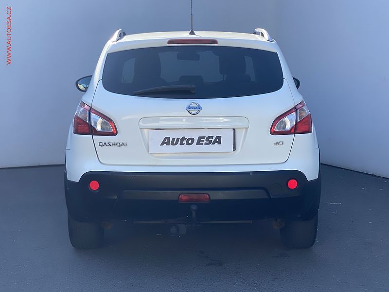 Nissan Qashqai (2012) 1.6dCi 4x4, 2.maj,ČR, AC, TZ - fotka 5 z 19