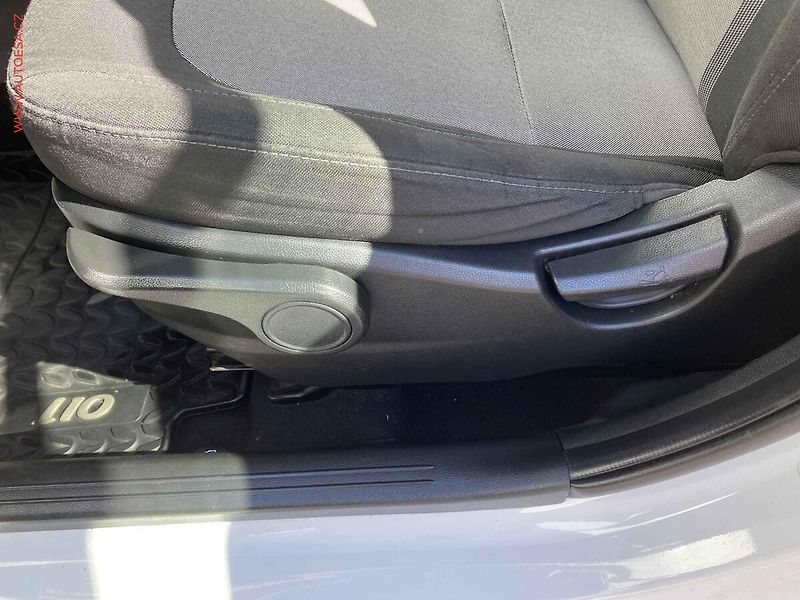 Hyundai i10 (2022) 1.0 i, ČR, Comfort, park. - fotka 14 z 16