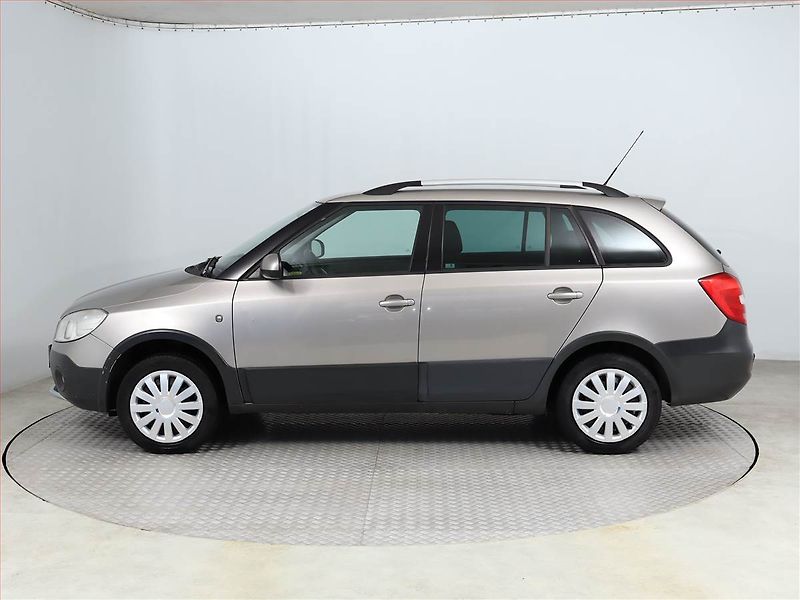 Škoda Fabia (2010) Scout 1.2 TSI, Tempomat - fotka 3 z 14
