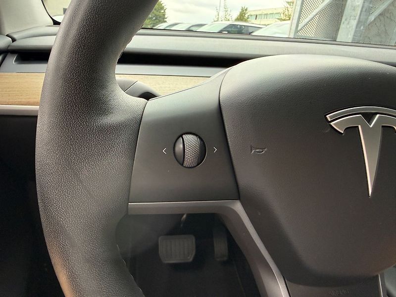 Tesla Model Y Long Range AWD 20´ - fotka 30 z 40