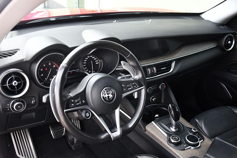 Alfa Romeo Stelvio 2.0 206kW Q4 VELOCE - fotka 15 z 35