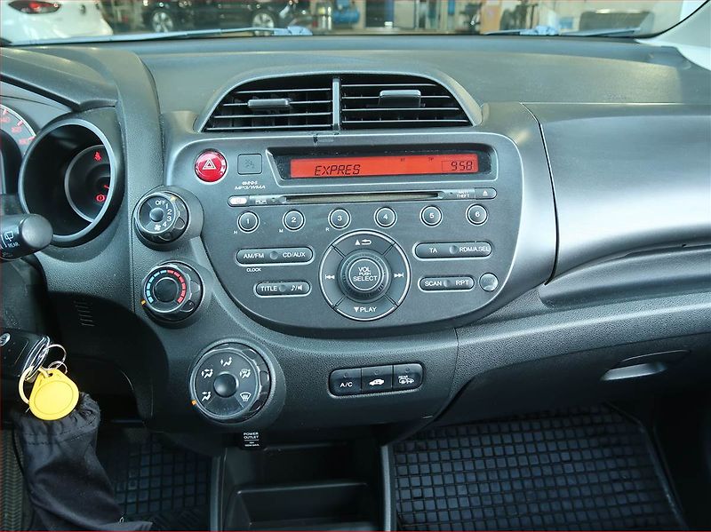 Honda Jazz (2011) 1.2 i-VTEC, Serv.kniha - fotka 12 z 15