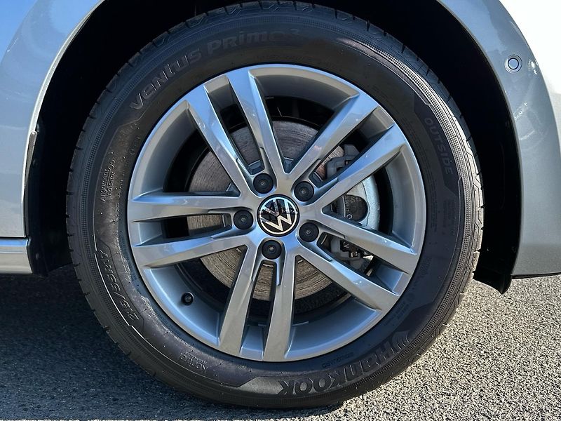 Volkswagen Touran (2024) People 1,5 TSI EVO 7DSG - fotka 10 z 24