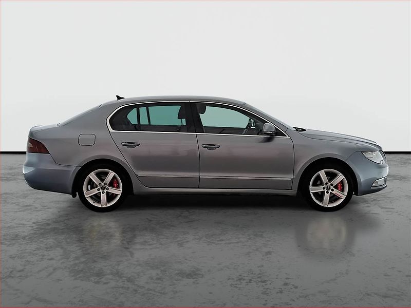 Škoda Superb (2011) 2.0 TDI, Automat, Tempomat - fotka 6 z 18