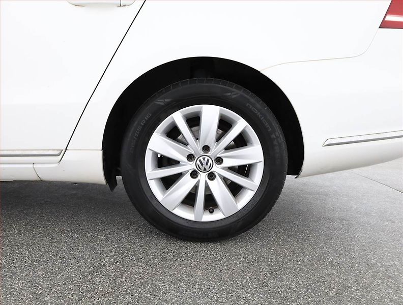 Volkswagen Passat (2013) 2.0 TDI, Automat, ČR,1.maj - fotka 17 z 17