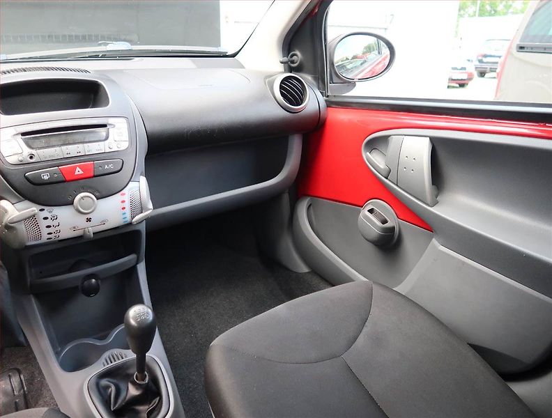 Toyota Aygo (2011) 1.0 VVT-i, nová STK - fotka 8 z 15