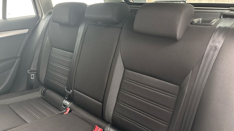 Škoda Octavia 1.6 TDI Ambition Combi - fotka 16 z 23