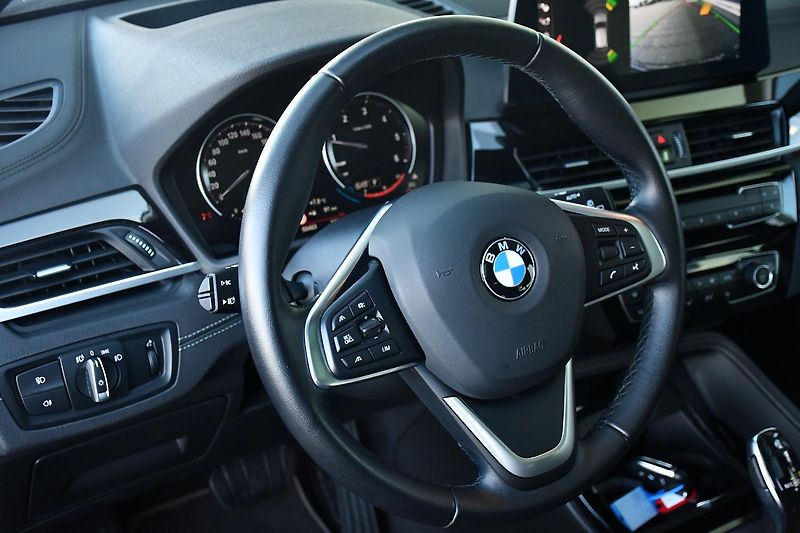 BMW X2 xDrive20d TAŽNÉ ČR PANO 1M HUD - fotka 16 z 38