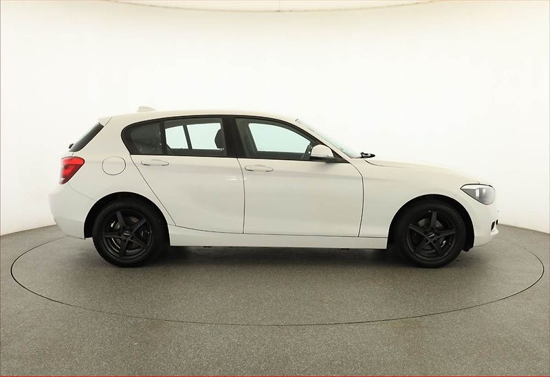 BMW Řada 1 (2014) 116d, Navi, Tempomat - fotka 6 z 21