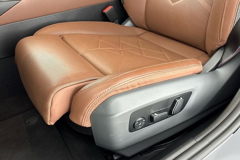 BMW Řada 5 540d xDrive Touring - fotka 7 z 25