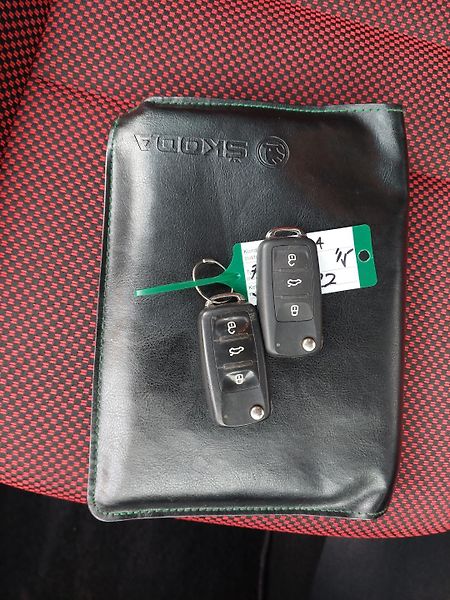 Škoda Fabia (2012) Monte Carlo 1,2TSi Zadáno!! - fotka 31 z 35