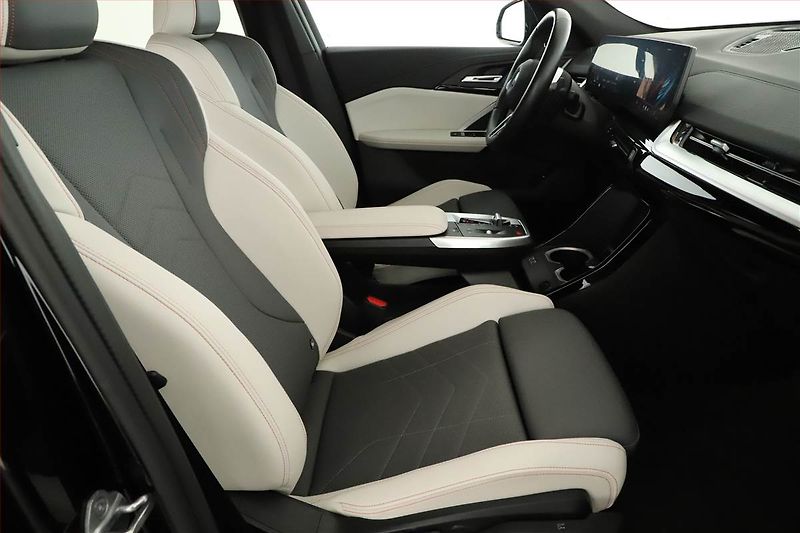 BMW X2 (2024) sDrive20i - fotka 7 z 20