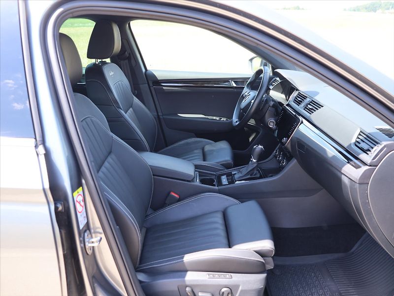 Škoda Superb 2,0 TDI 147kW CZ 4x4 L&K DSG D - fotka 14 z 35