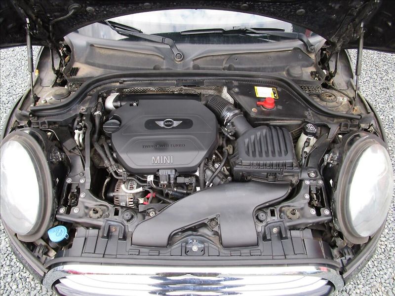 Mini Cooper 1.5D, automat, kůže - fotka 35 z 38