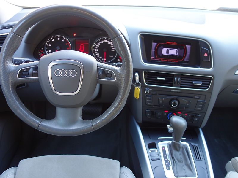 Audi Q5 (2009) 2.0TFSI 155kW QUATTRO - fotka 13 z 43