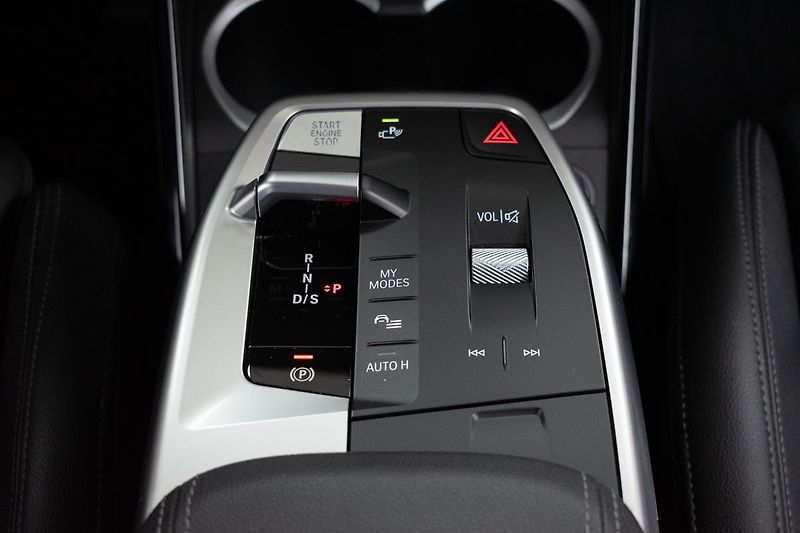 BMW X1 xDrive23d ///M*TAŽNÉ*KESSY* - fotka 27 z 49