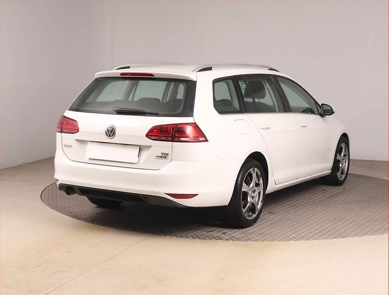 Volkswagen Golf (2014) Comfortline 1.6 TDI, Tempomat - fotka 5 z 15