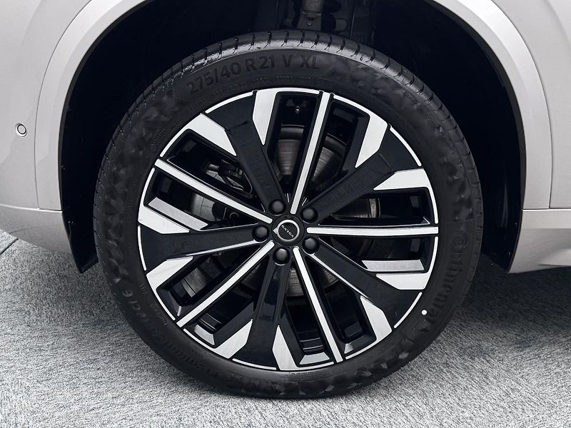 Volvo XC90 B5 AWD BRIGHT PLUS REZERVACE - fotka 55 z 55