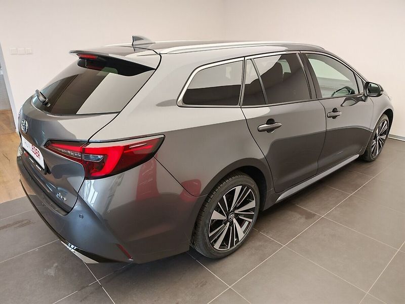 Toyota Corolla 1,8 Hybrid e-CVT Style - fotka 4 z 40