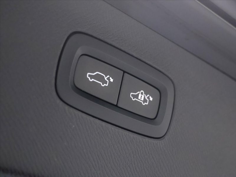 Volvo XC90 2,0 D5 173kW Inscription 4x4 D - fotka 11 z 43