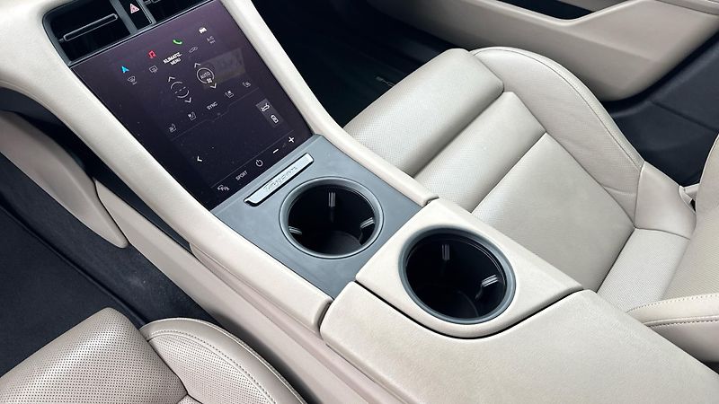 Porsche Taycan Sport Turismo - fotka 22 z 29