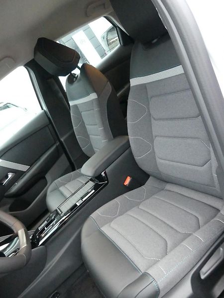 Citroën C4 (2026) MAX Petrol 130k Automatic - fotka 9 z 21