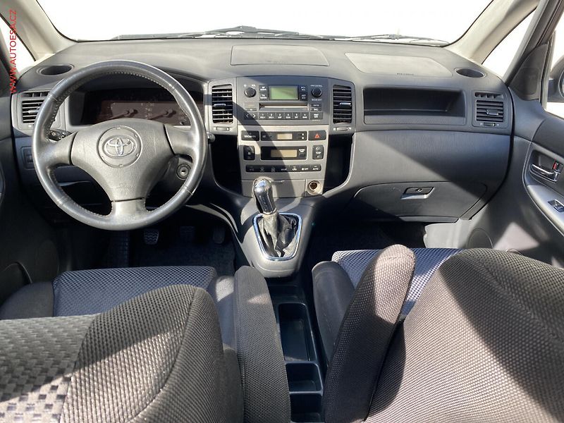 Toyota Corolla Verso (2002) 1.6i, AC, TZ - fotka 8 z 14