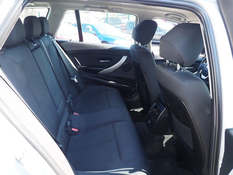 BMW Řada 3 (2016) 320D xDrive, A/T - fotka 17 z 38