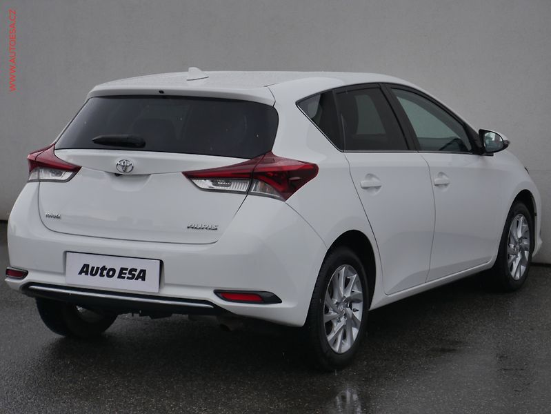 Toyota Auris (2017) 1.6i, ČR, AC, kamera - fotka 4 z 21