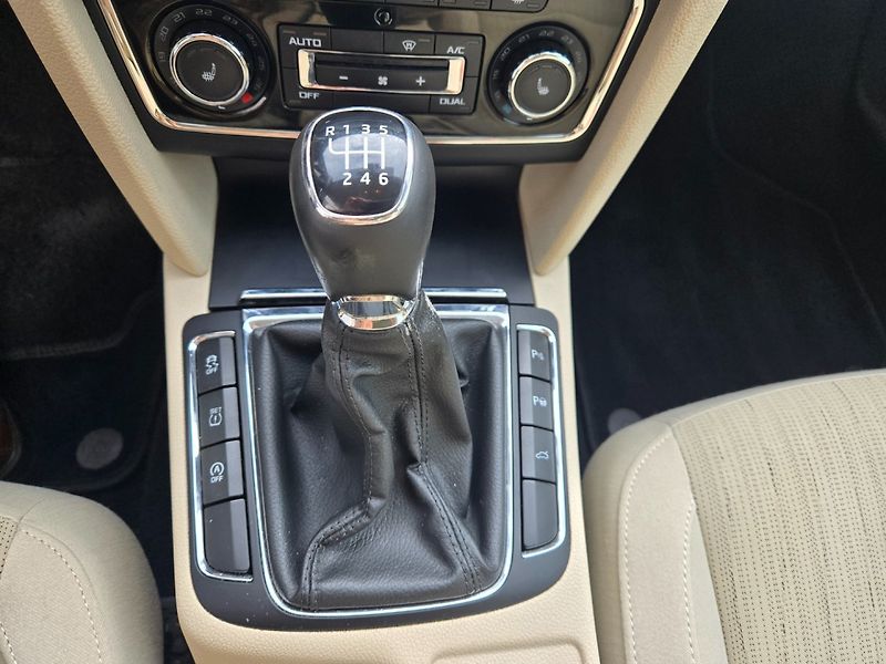 Škoda Superb (2014) 2.0 TDI TOP Výbava,Rozvody, - fotka 13 z 26