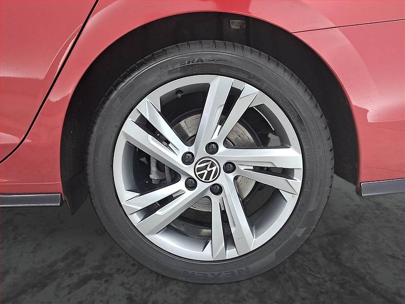 Volkswagen Golf (2024) R-Line 2.0 TDI - fotka 15 z 19