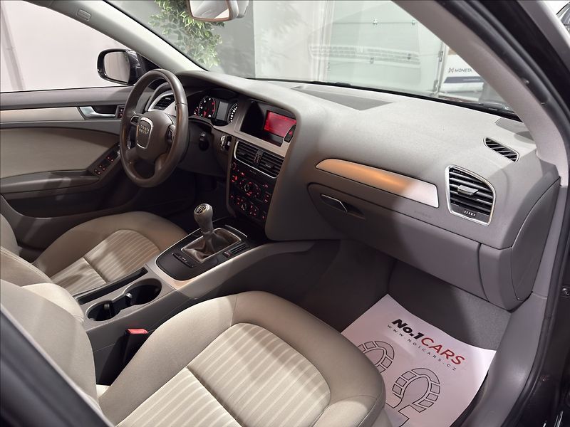 Audi A4 2,0   TDI B8 1.MAJITEL BI-XEN - fotka 20 z 43