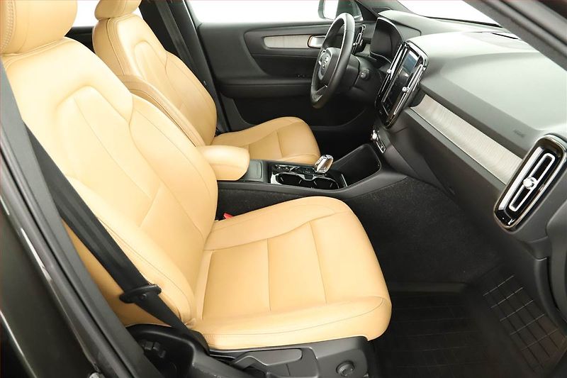 Volvo XC40 (2018) Inscription D4 AWD, 4X4 - fotka 7 z 16