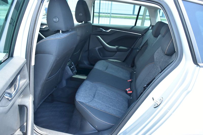 Škoda Scala (2021) Ambition 1.0 TSI 81kW - fotka 25 z 33