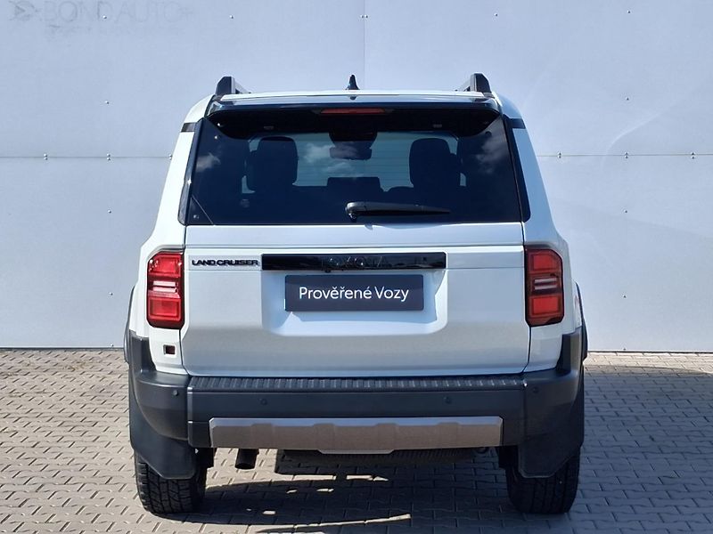 Toyota Land Cruiser 2.8 D-4D 6AT Executive MHEV AW - fotka 9 z 29