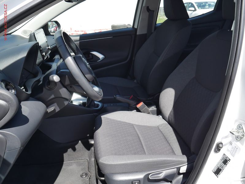 Toyota Yaris (2023) 1.5i, 1.maj,ČR, Dynamic, AC - fotka 9 z 23