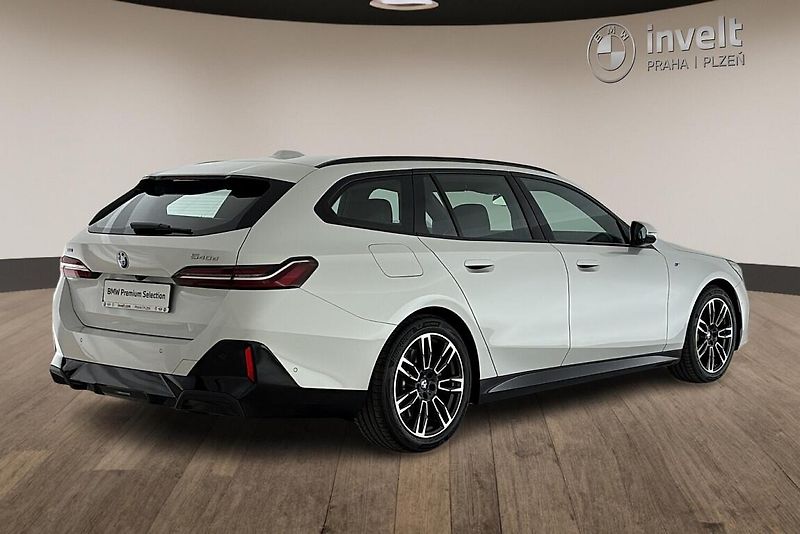 BMW Řada 5 540d xDrive Touring - fotka 3 z 24